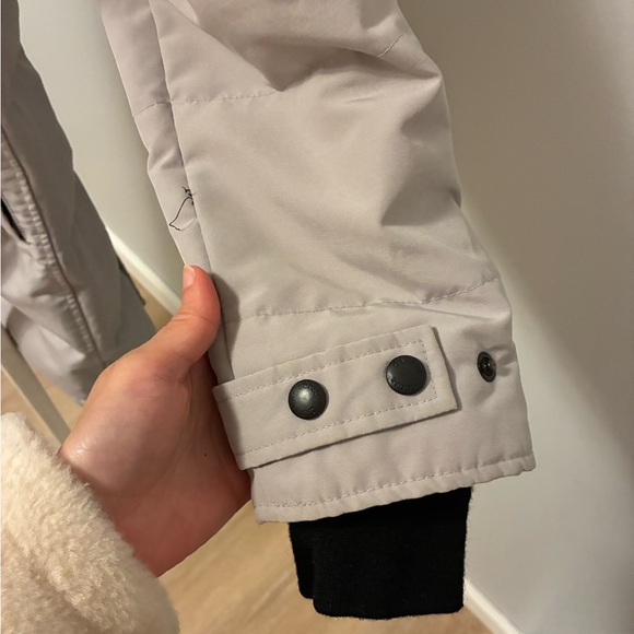 AUTHENTIC CANADA GOOSE Parka Jacket moonstone grey | looks new | coyote fur - Picture 12 of 17